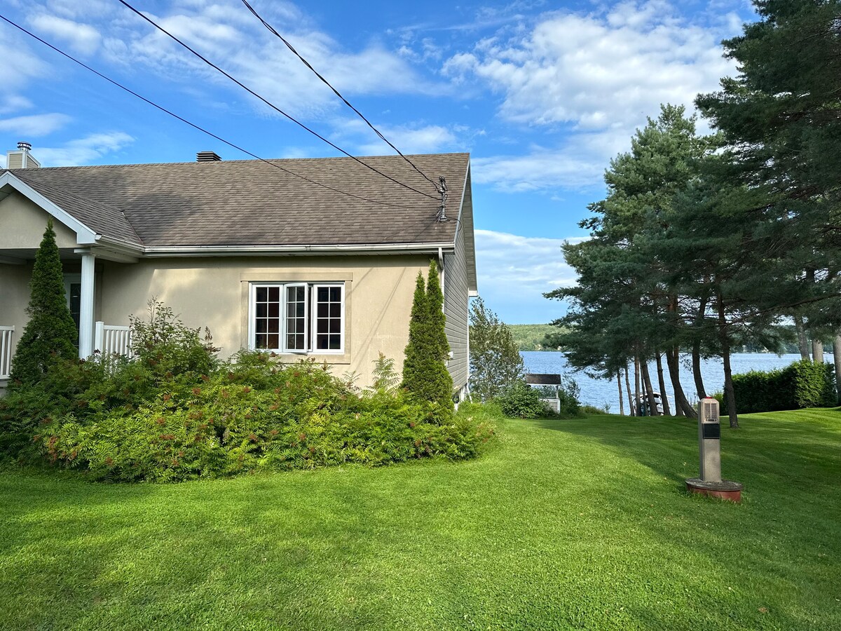 Maison au Bord du Lac Magog Location au mois