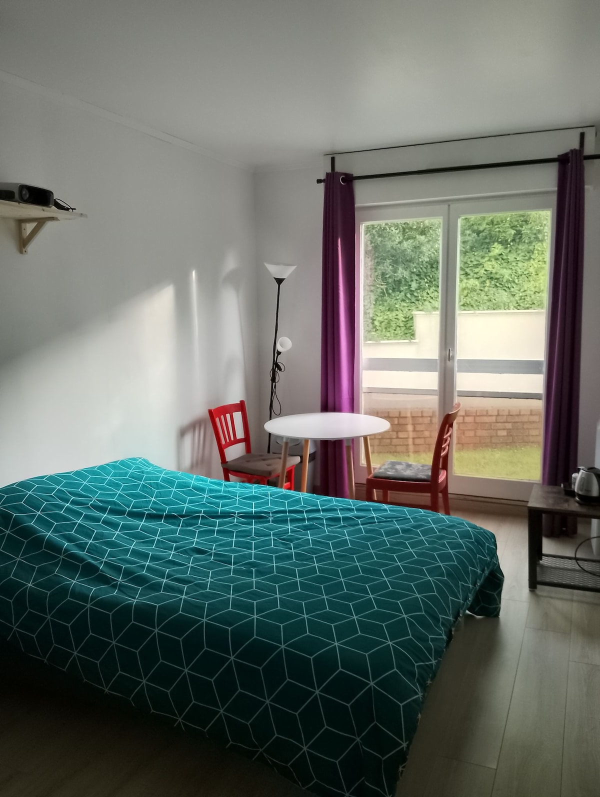 Chambre avec rétroprojecteur proche Paris