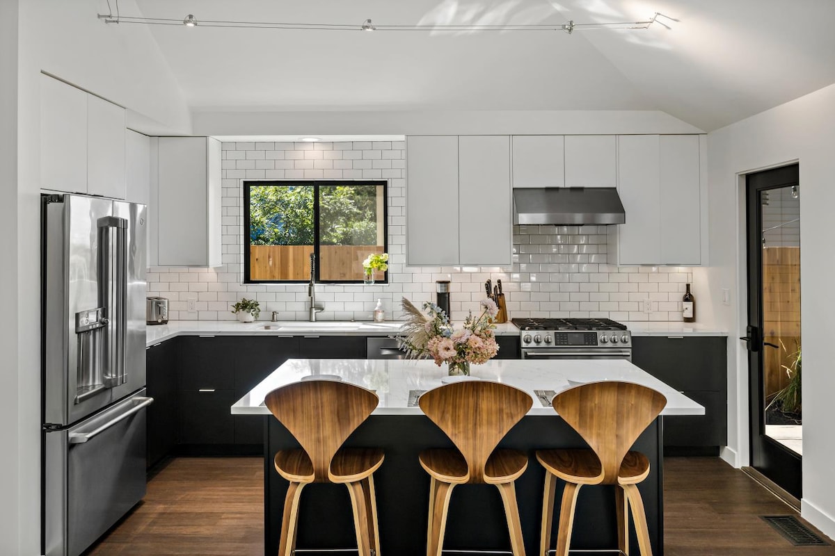 Modern Hyde Park home- completely remodeled