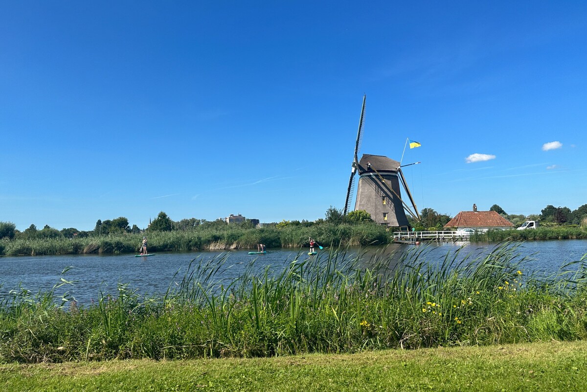 鹿特丹宁静的河畔度假屋