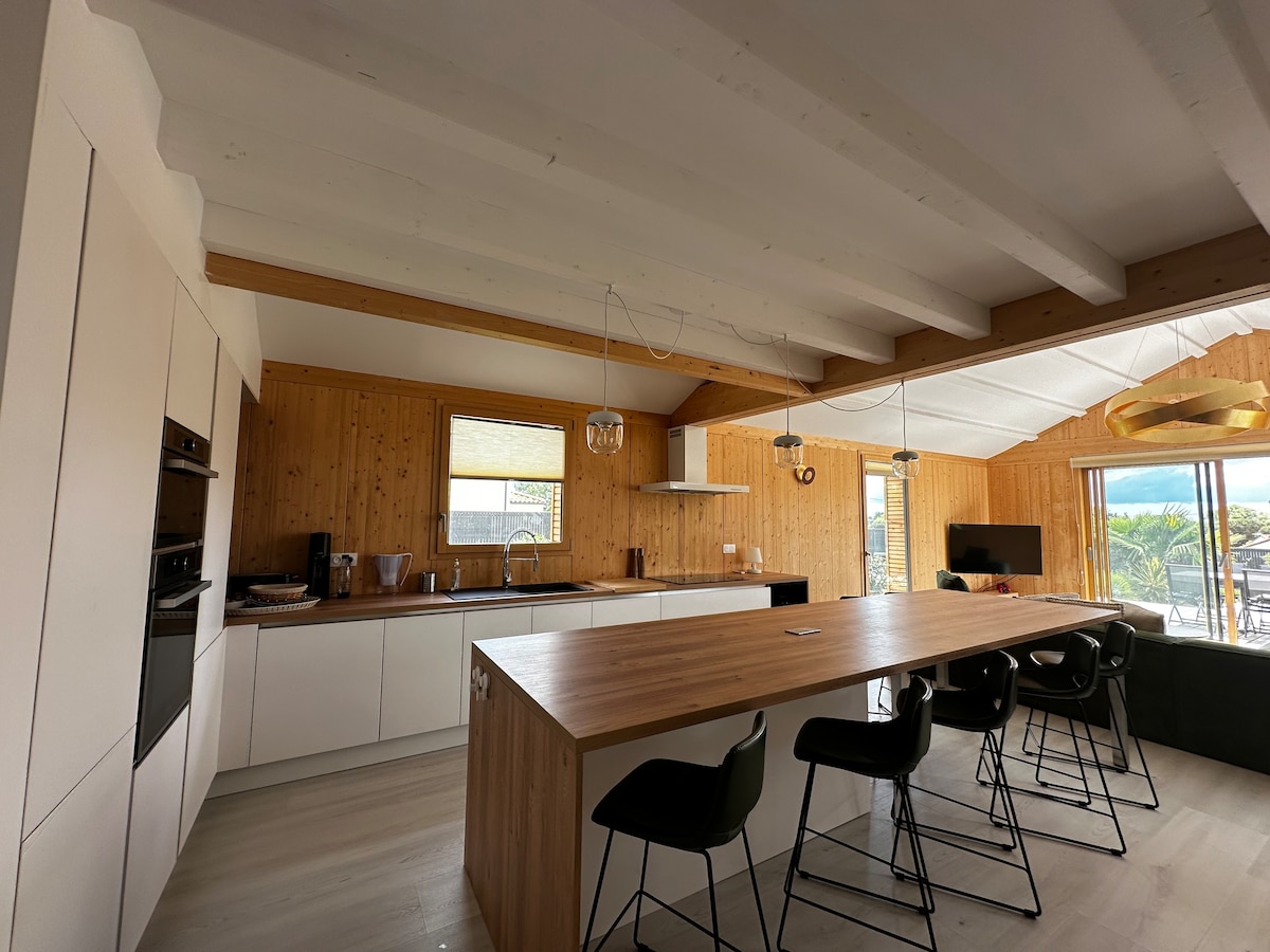 Maison en bois avec piscine