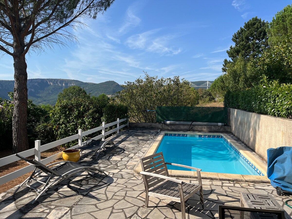 Belle maison avec piscine, jardin,parking