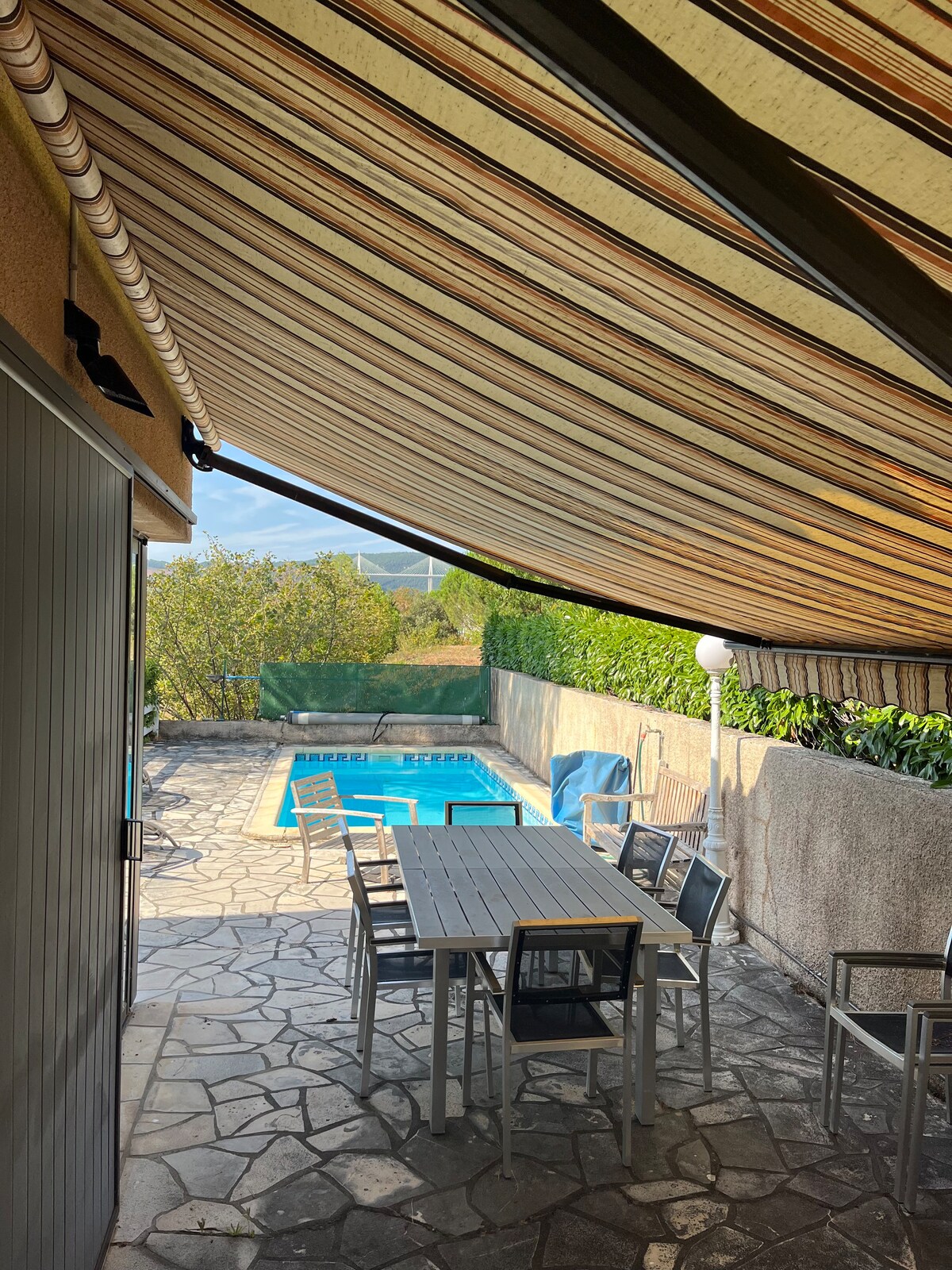 Belle maison avec piscine, jardin,parking