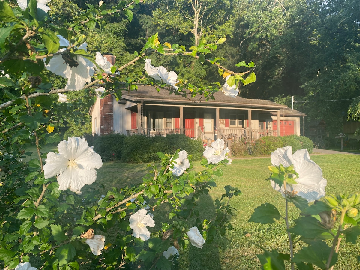 Greenbrier River Cottage