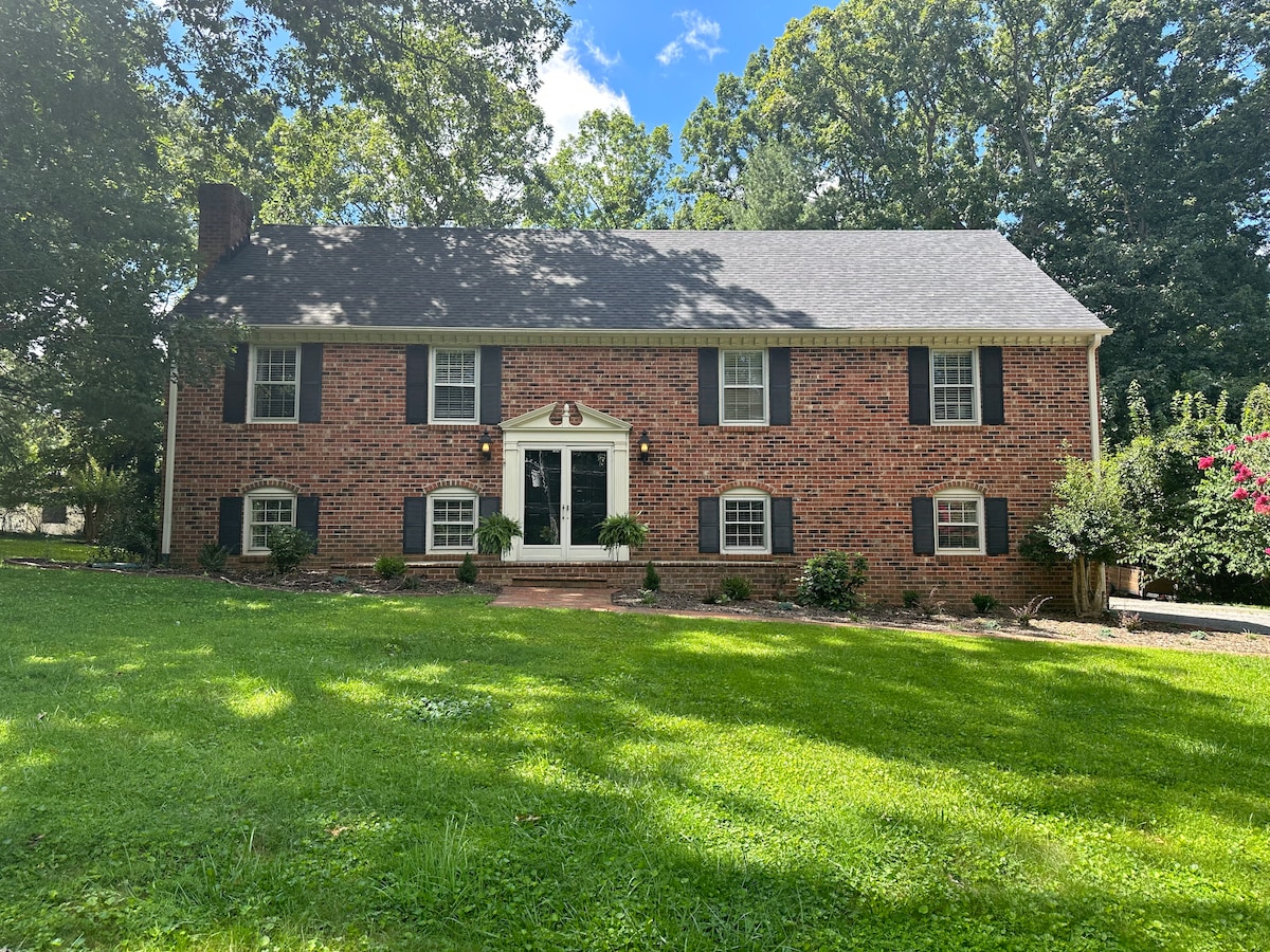 Cute House in Lynchburg/ 
Centrally located