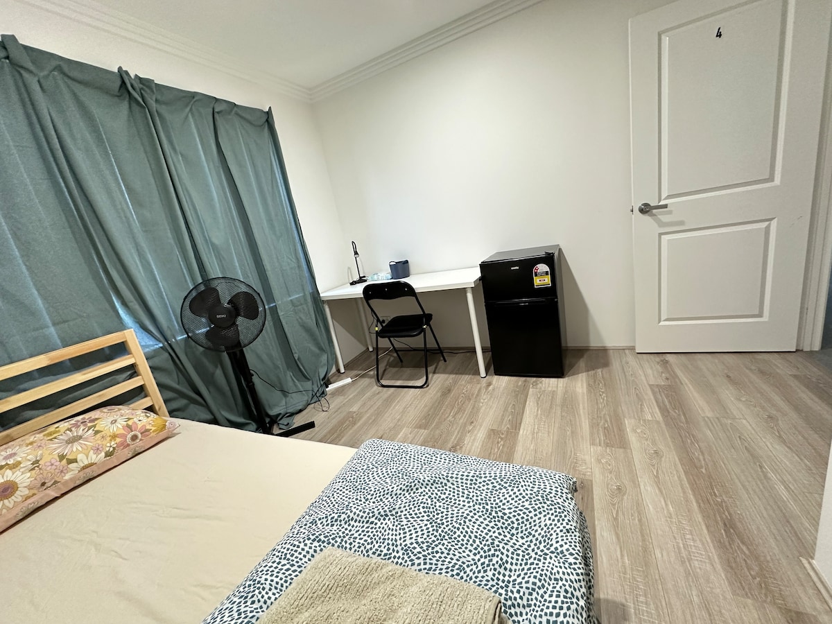 Single Room near Curtin Uni No.4