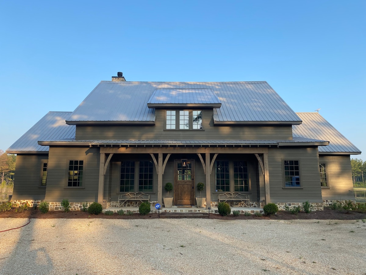 Secluded Luxury Cabin near Auburn