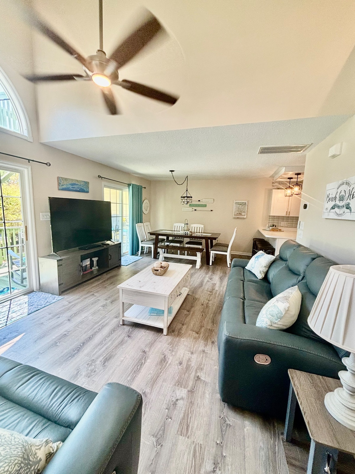 Seas The Day - 4 BR Oceanside home with Golf Cart