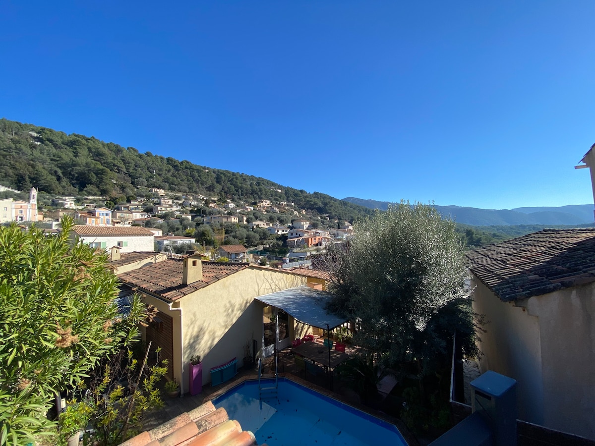 Maison entre mer et montagne avec piscine