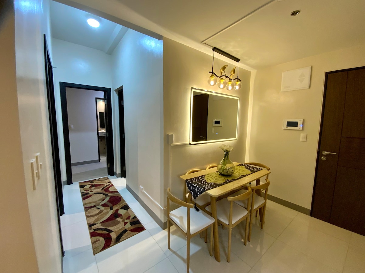 Luxurious 2.5 BR @ Eastwood City