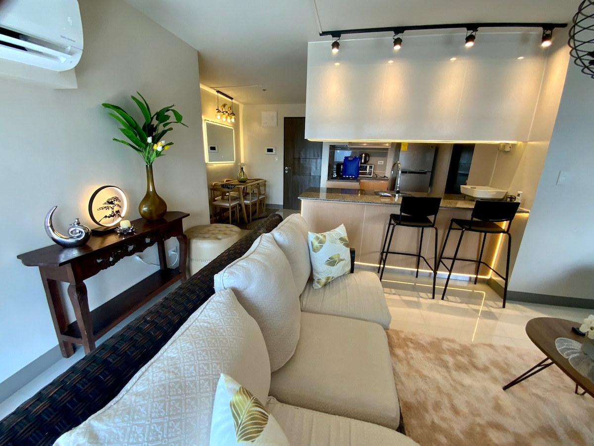 Luxurious 2.5 BR @ Eastwood City