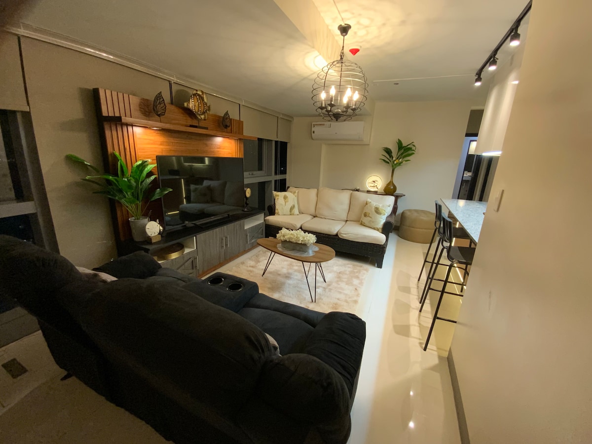 Luxurious 2.5 BR @ Eastwood City