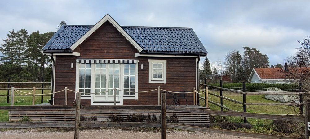 Mini-house in equestrian centre