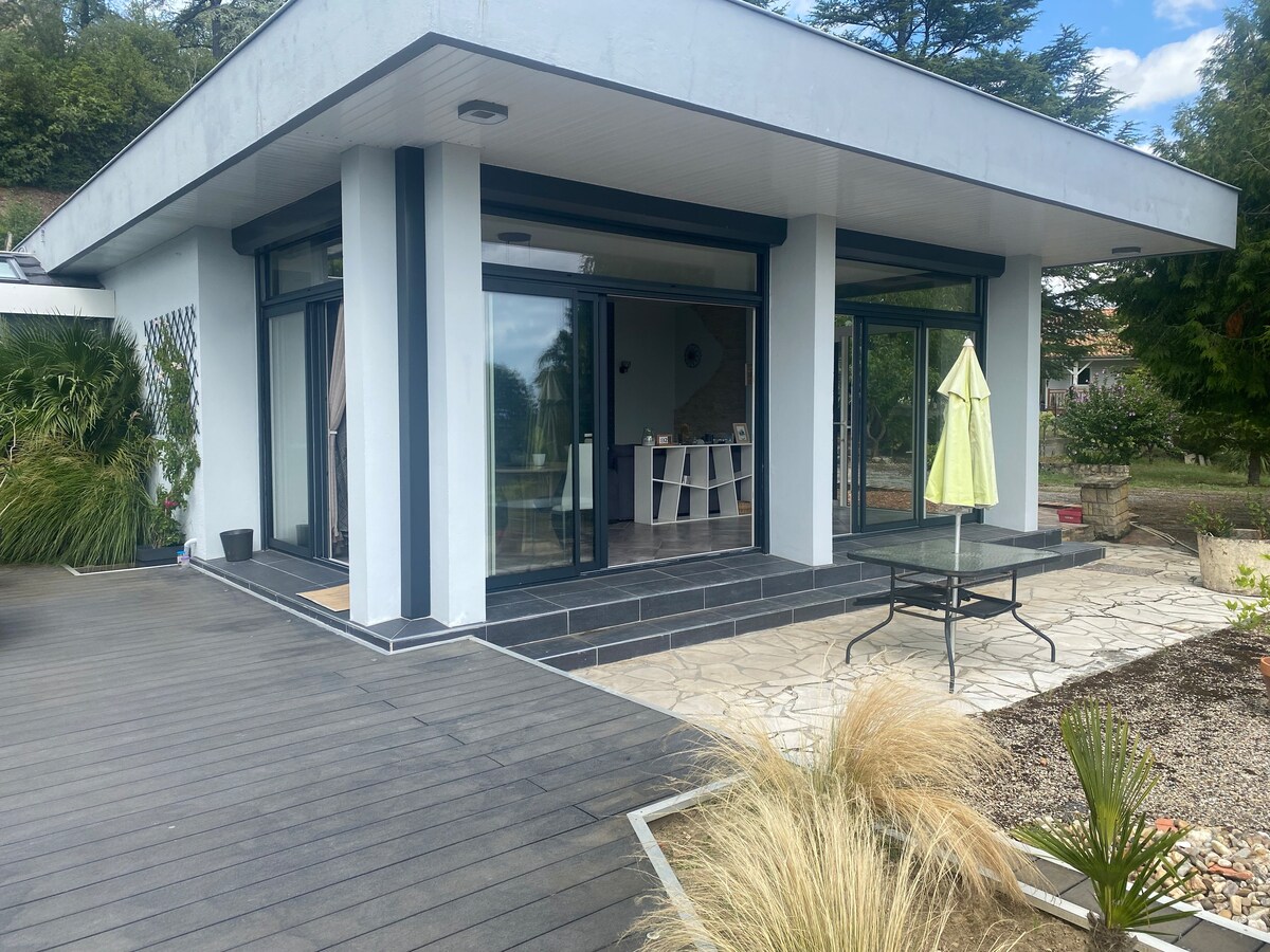 Maison avec vue panoramique piscine et spa