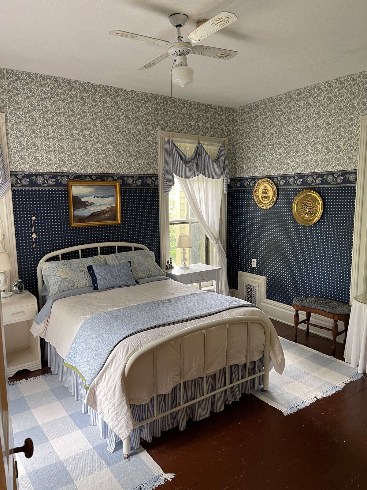 The Vintage Inn Boutique ~ Room 4