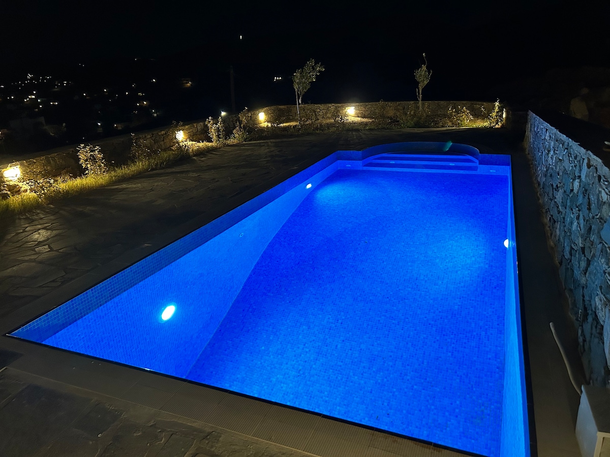 Stelios-Korina Villa with Pool and Stunning View