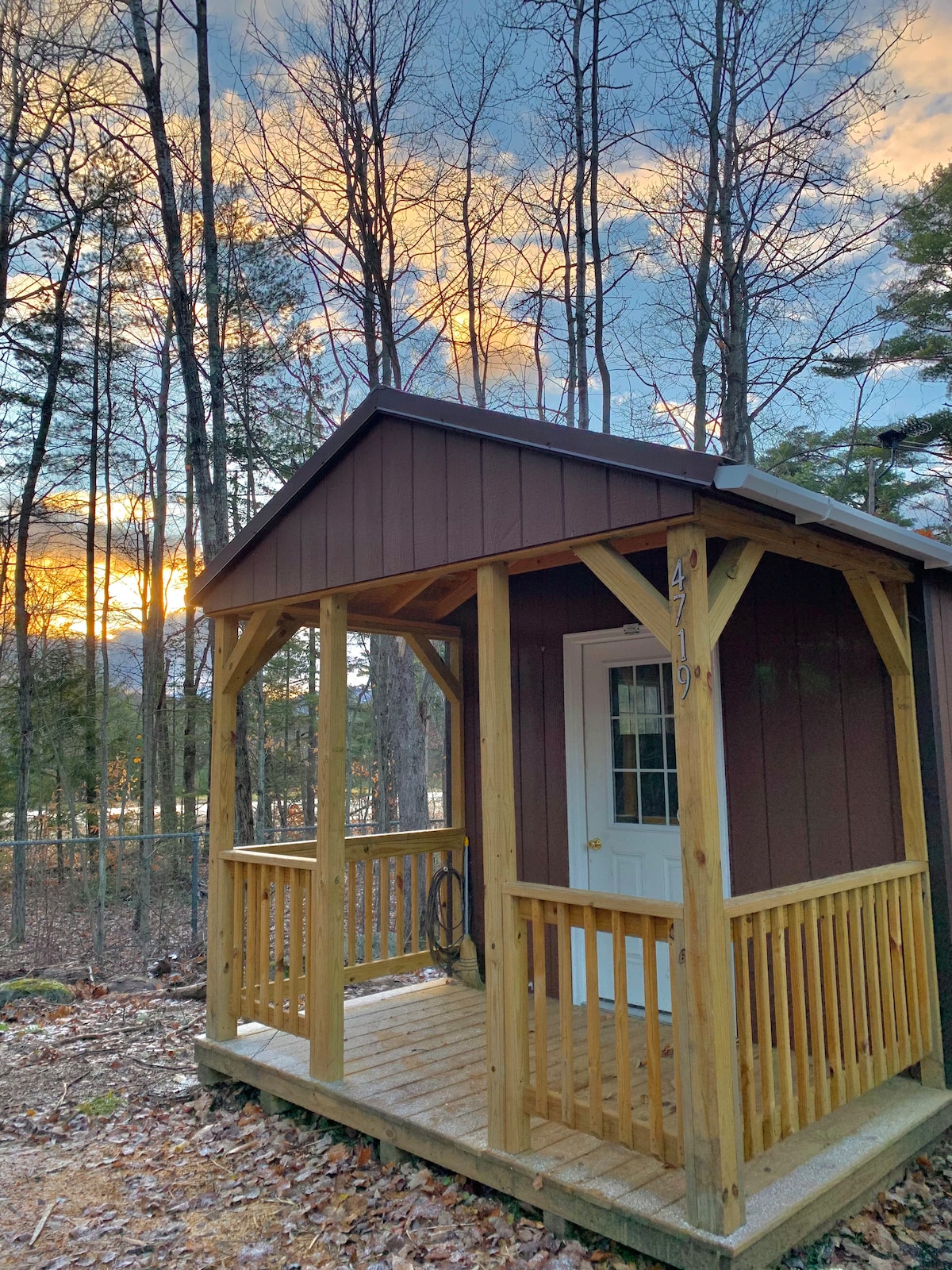 Romantic Adirondack Tiny Home