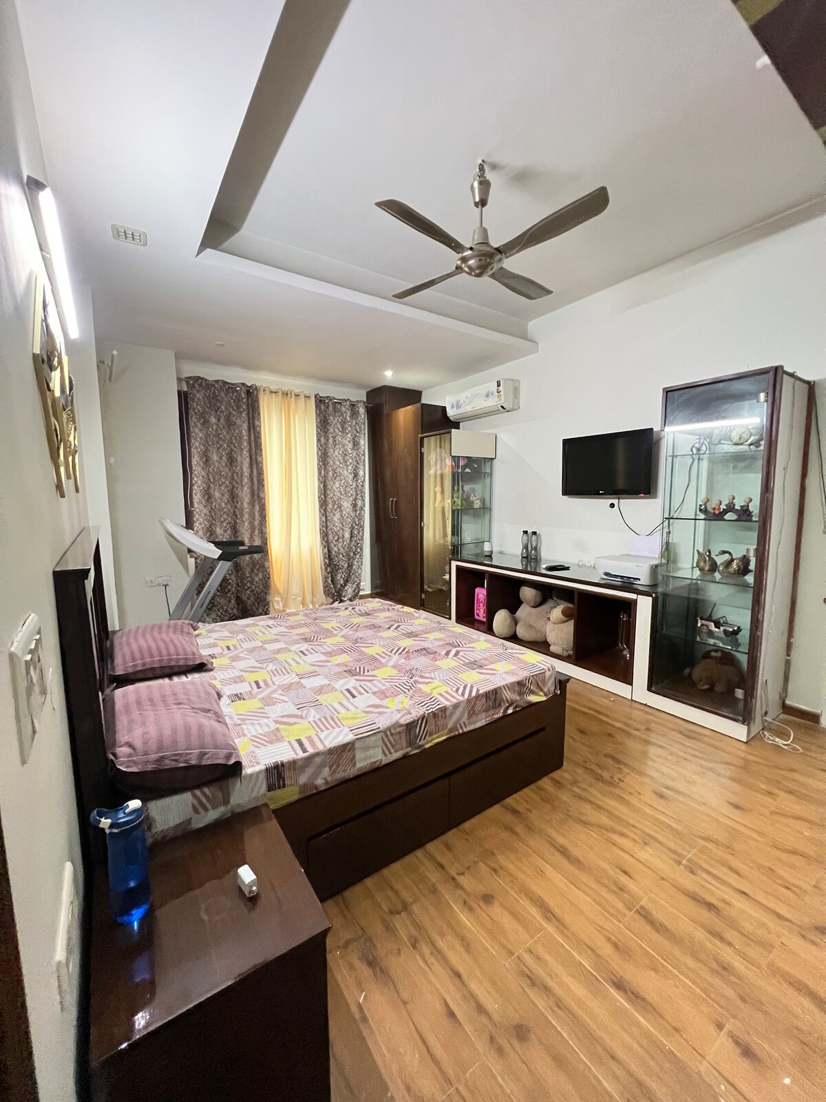 Luxury Stays with Us in NOIDA
