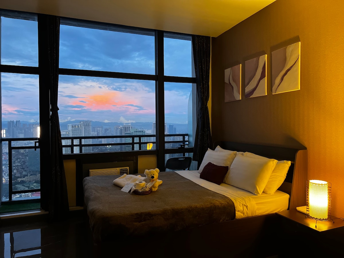 Premium Suite w/ Balcony at Gramercy Makati Manila