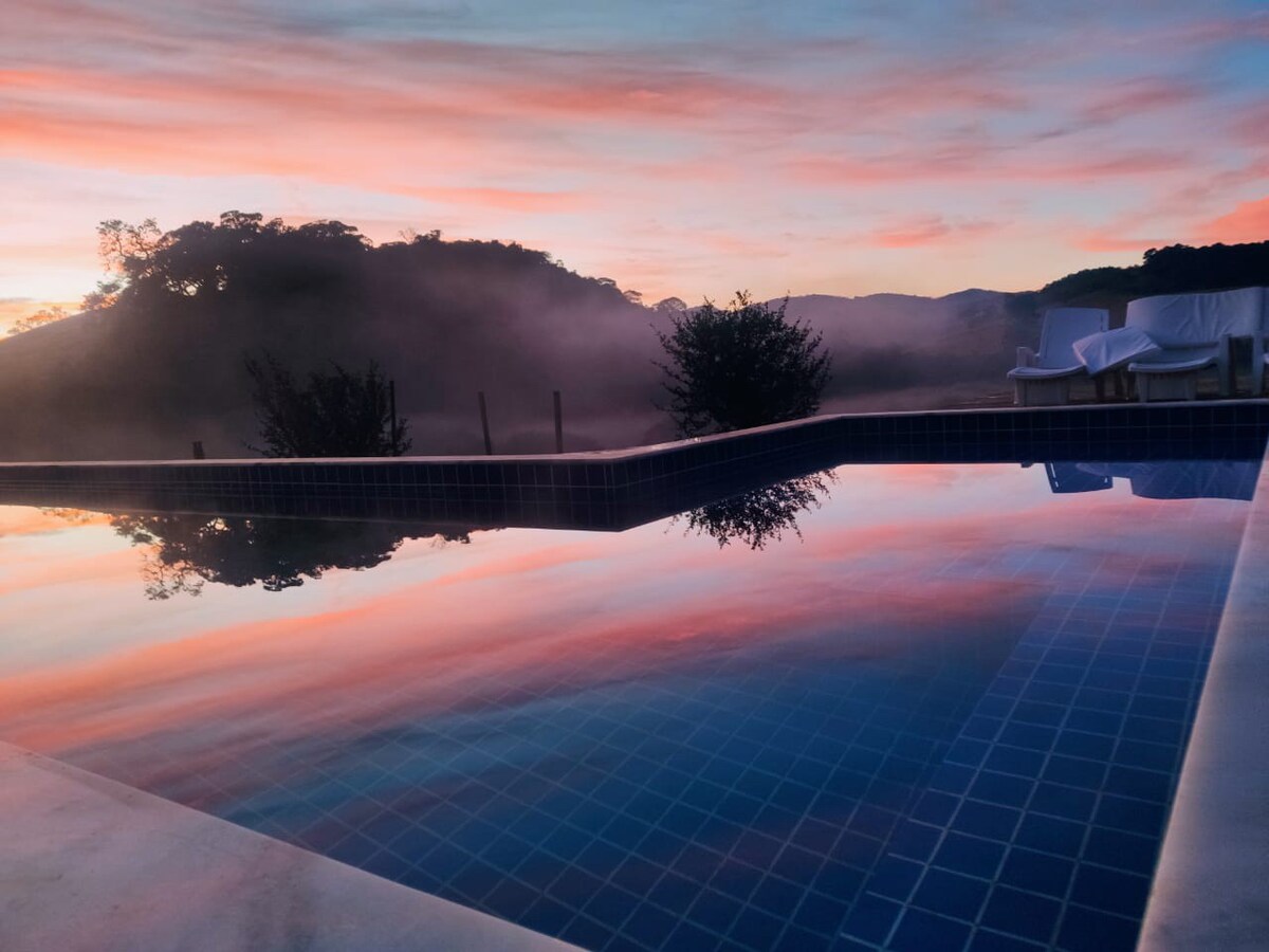 casarão com piscina, hidro e cachoeira