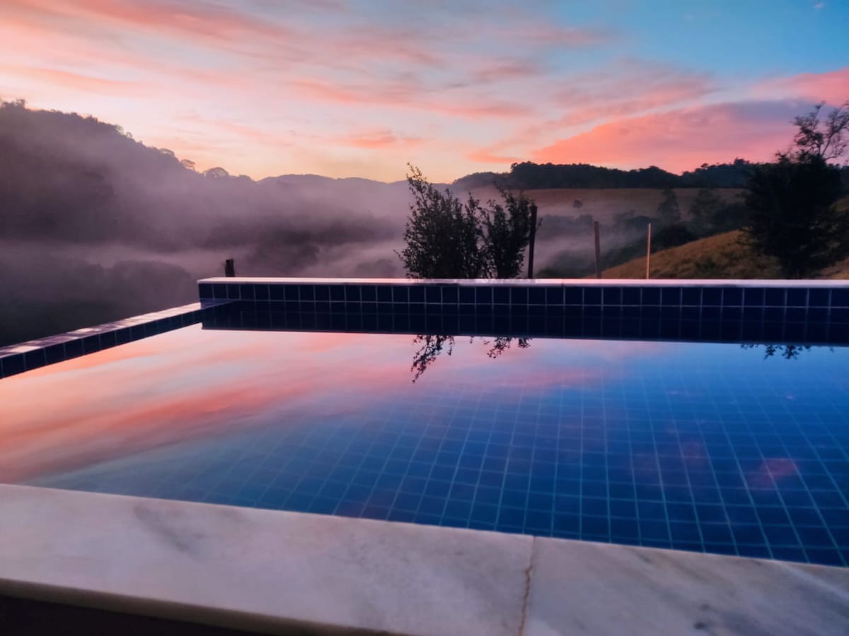 casarão com piscina, hidro e cachoeira