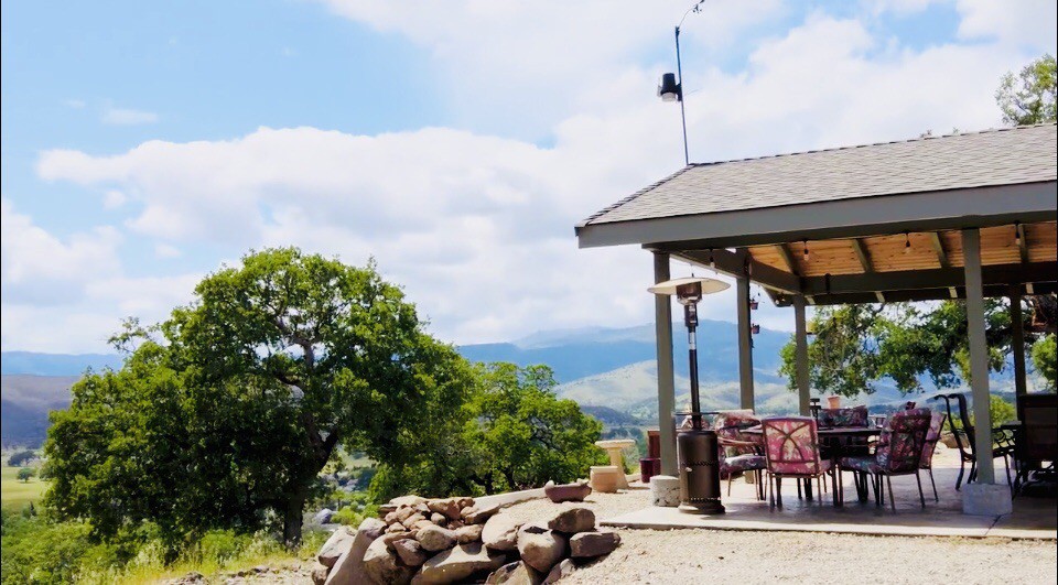 Romantic Yurt, hot tub, 360 mountain views