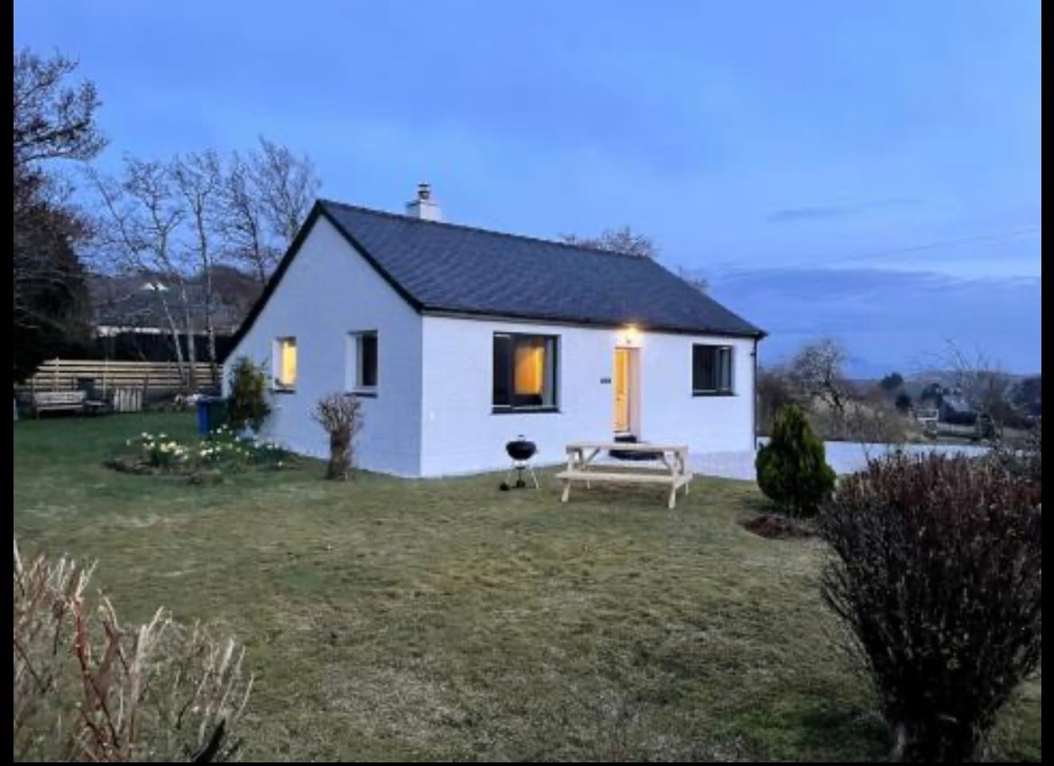 Cute, Cosy Dog Friendly Cottage, Isle of Skye