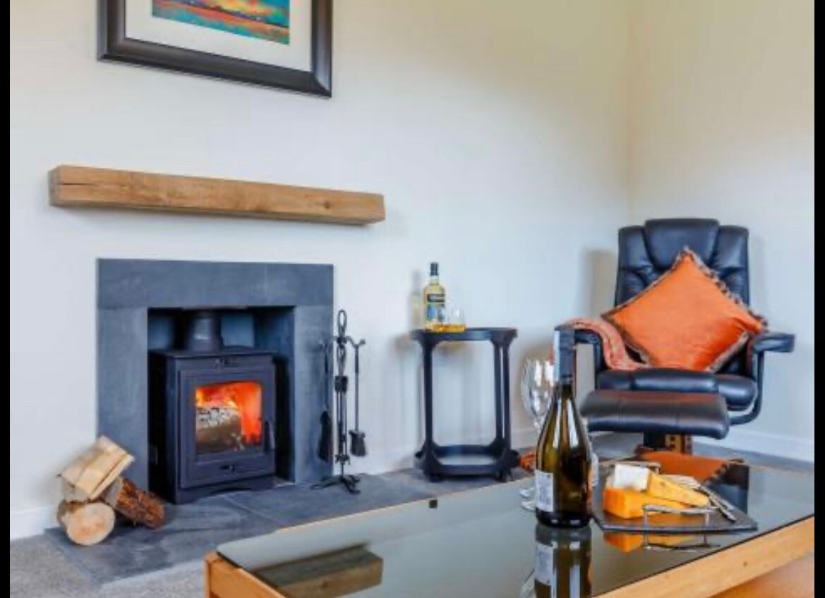 Cute, Cosy Dog Friendly Cottage, Isle of Skye