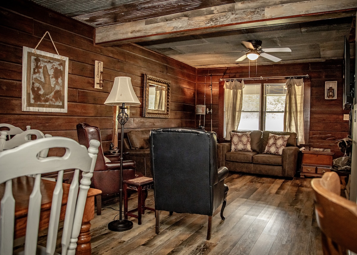 Log Cabin at Sardis Lake