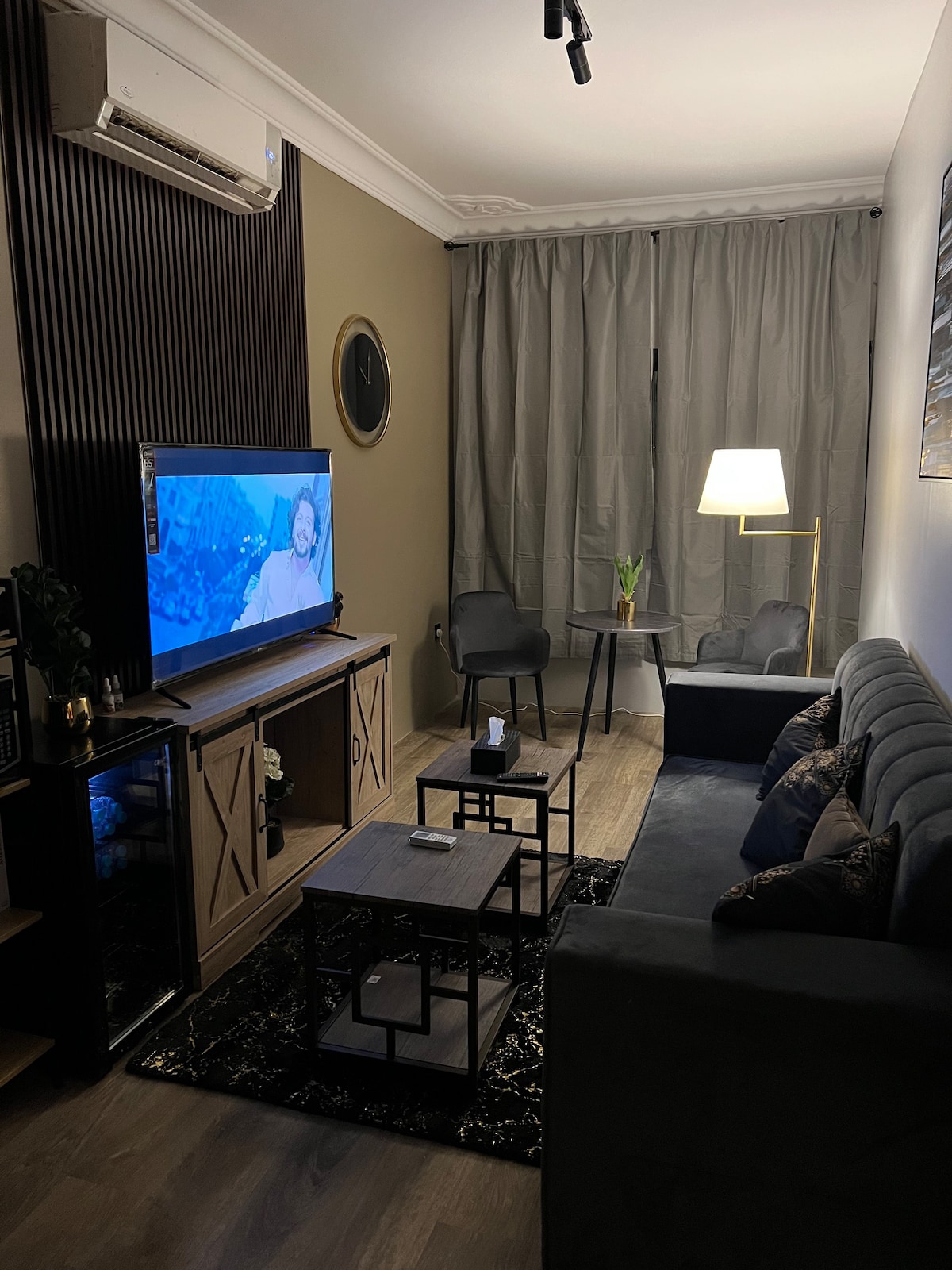 现代公寓智能客房和休息室