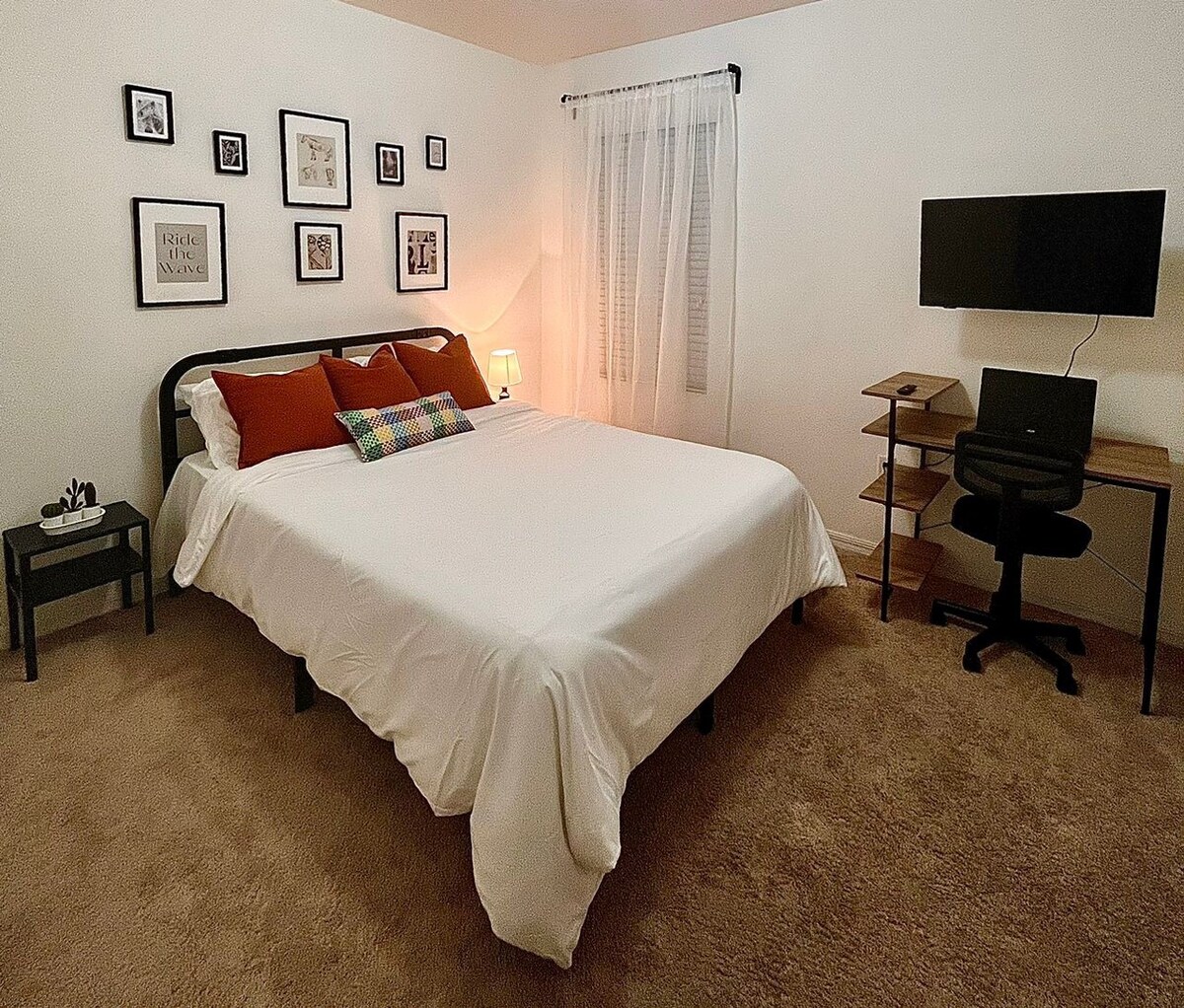 舒适标准双人床房现代便利设施