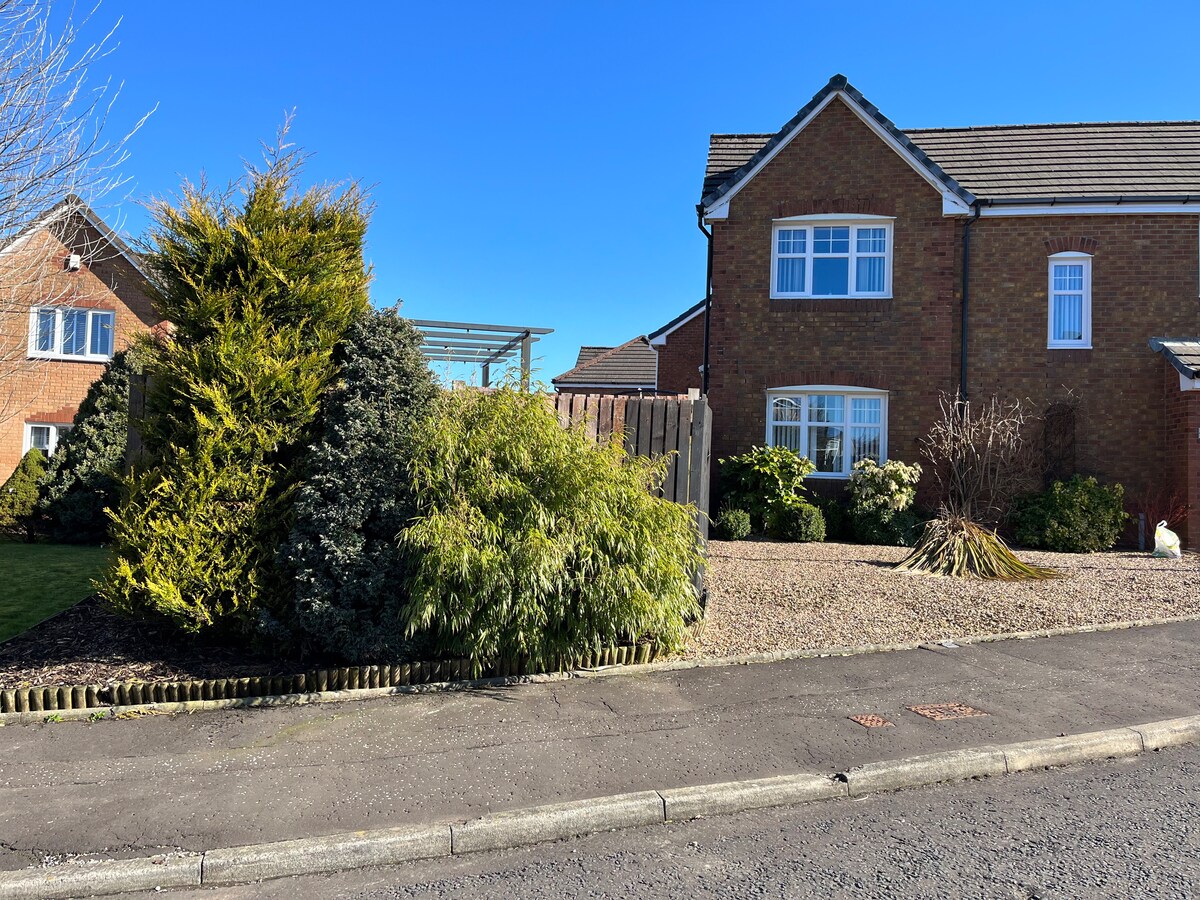 Detached home Ayrshire retreat with hot tub