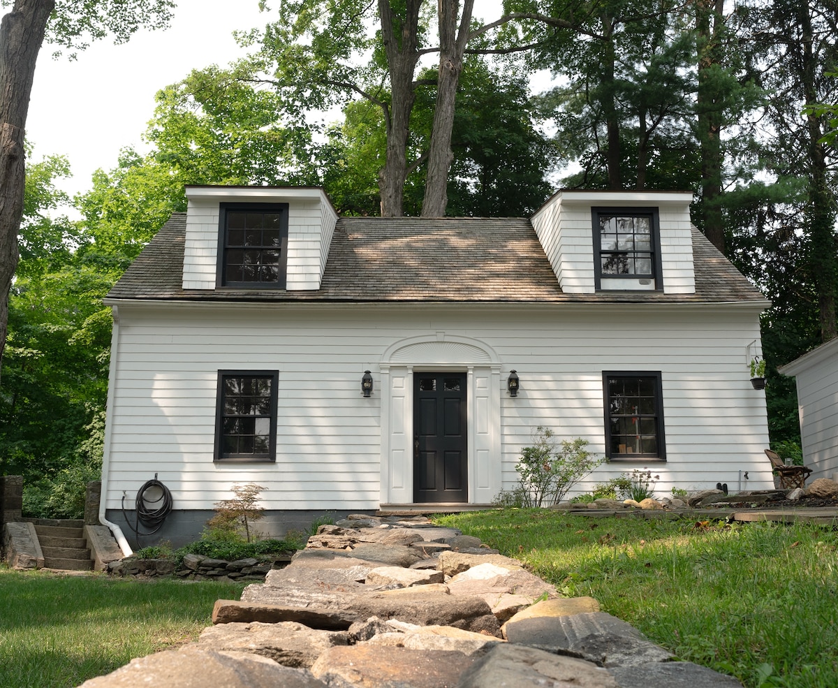 Light-filled Guest Cottage in Bedford Village