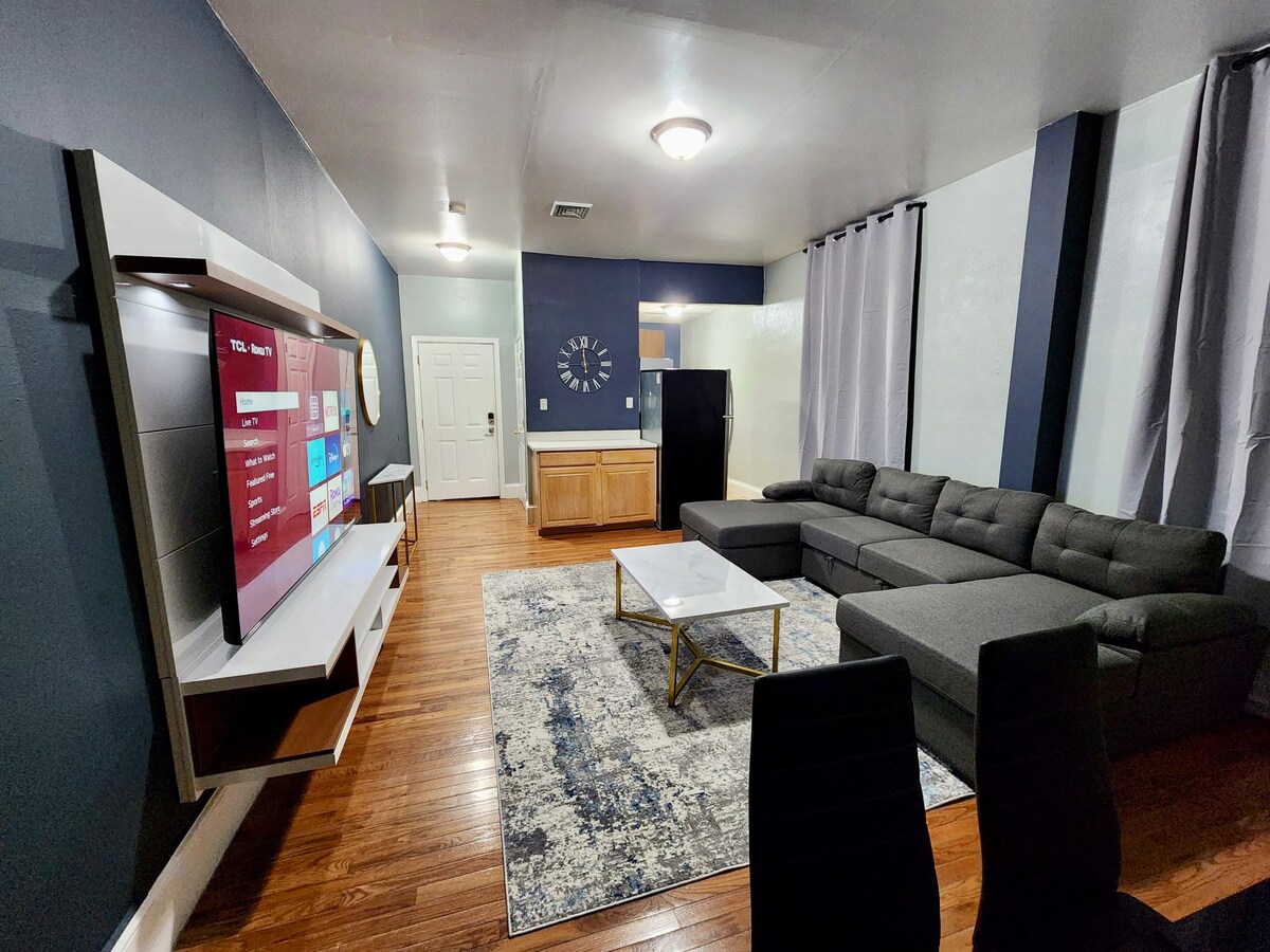 3-bedrooms * Sleeps 10 * TV 75" * Center City