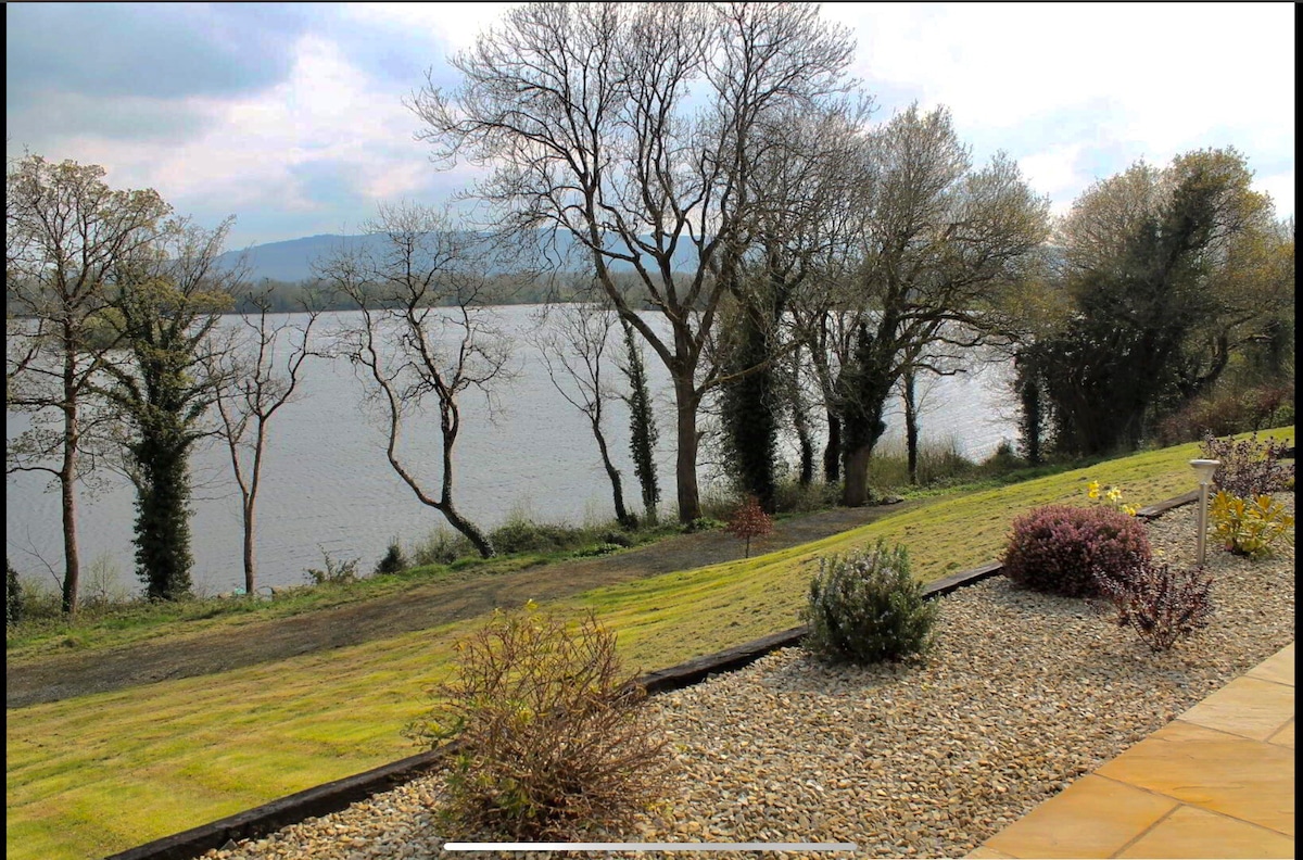 Lake house in Fermanagh Bluebell cottage