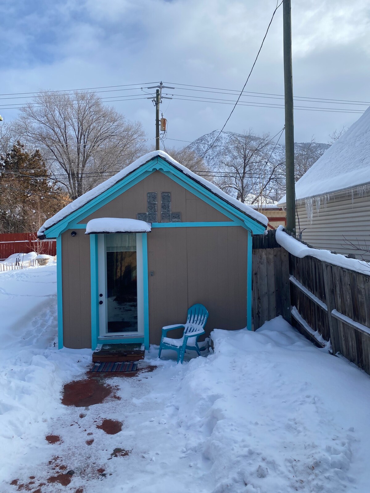 Cozy Artist’s Cottage