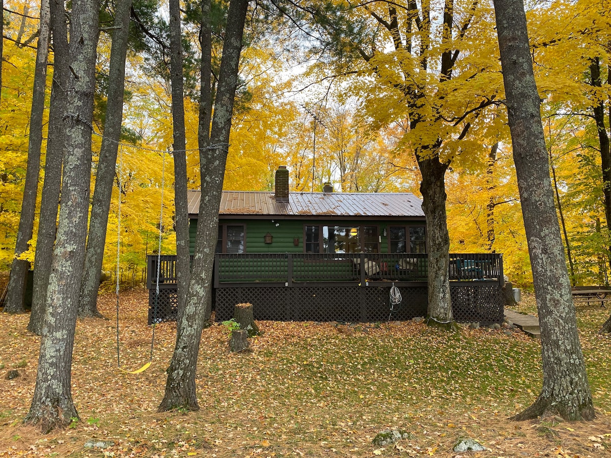 Charming Lakeside Retreat