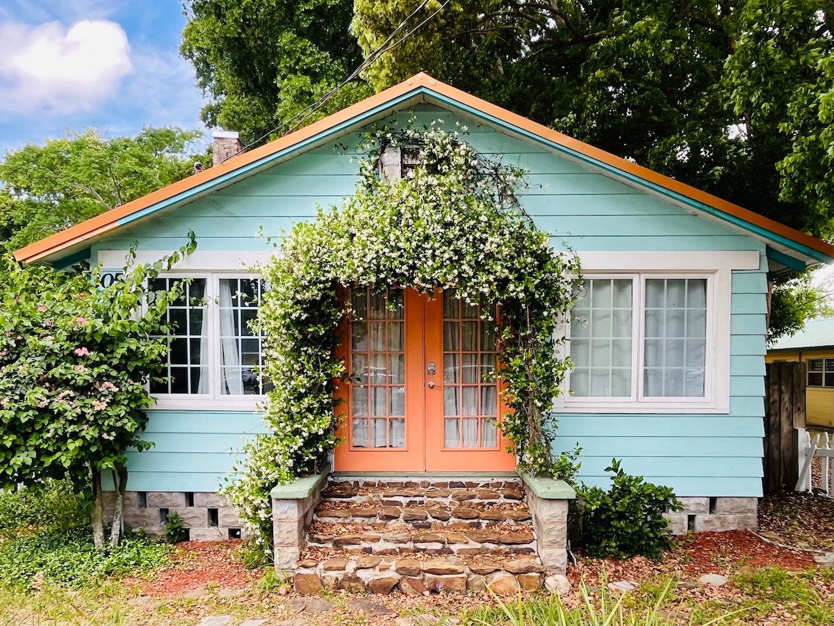 1920's Boho Bungalow | Walk+Bike to Downtown