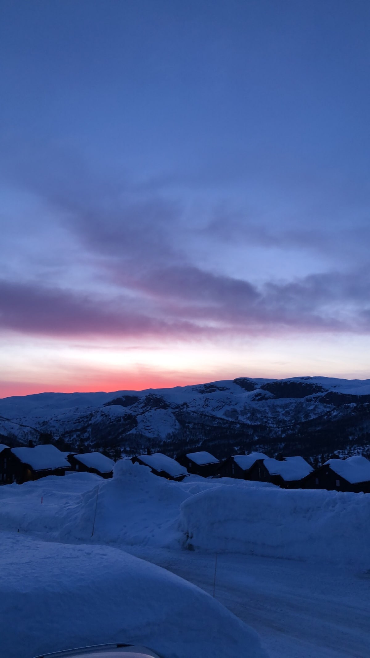 Nyt fjellivet i vår splitter nye hytte 
ski in/out