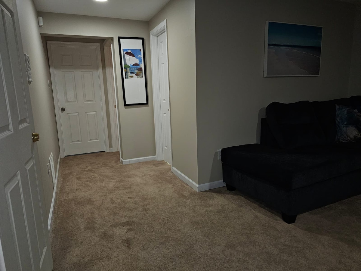 Lovely furnished basement w private entrance