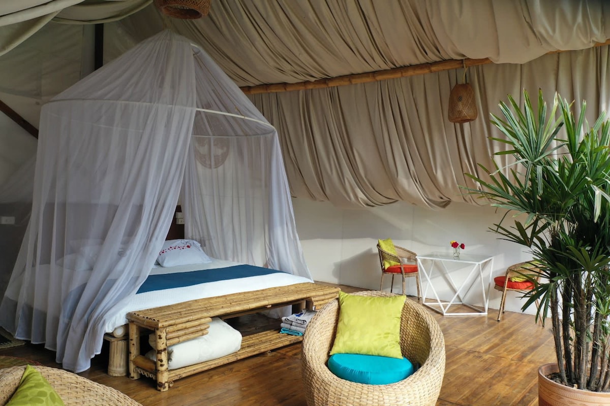 Glamping Deluxe, near airport