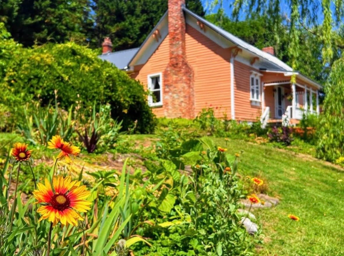 1818 Riverfront Cottage