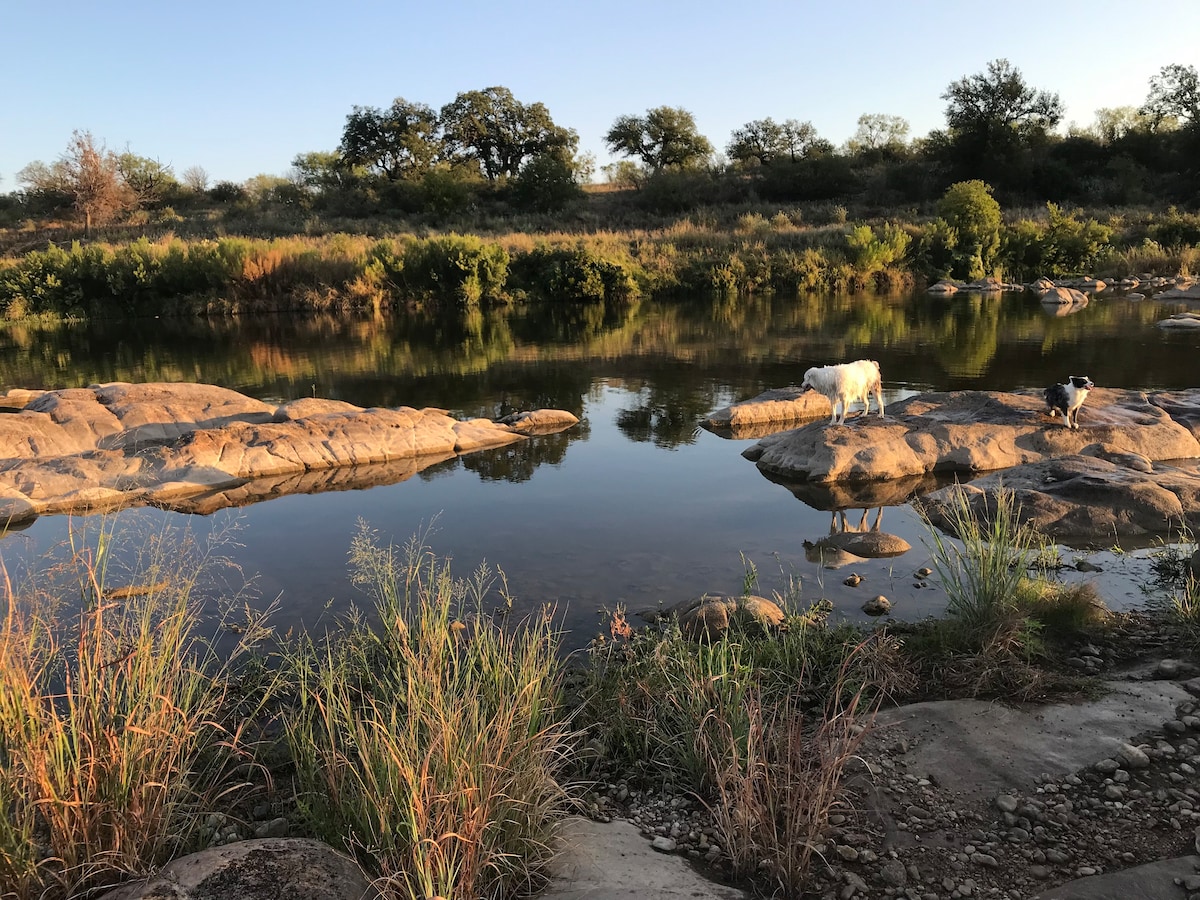 Private Riverfront RV Hookup Site - Solar Eclipse!