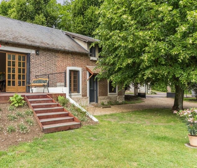 Apartment in Giverny with Garden