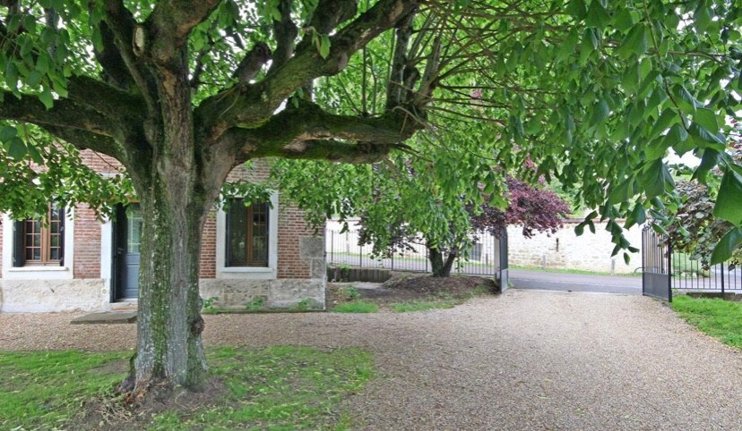 Apartment in Giverny with Garden