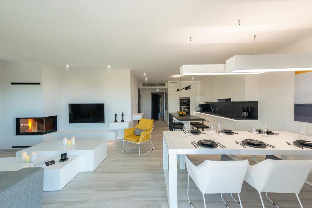 Luxurious modern 3 BDR apartment