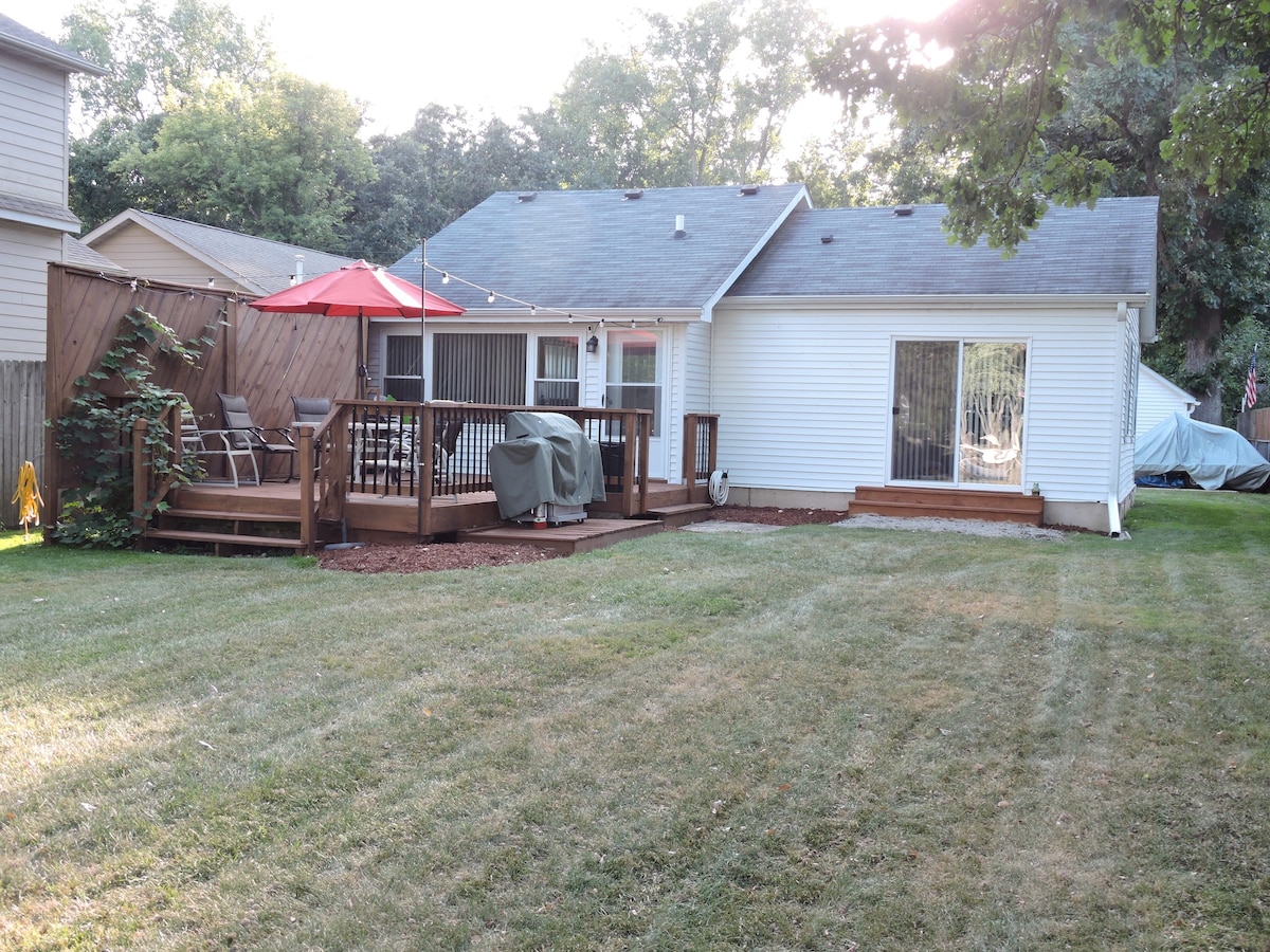 Fox River Home - Near Island Lake