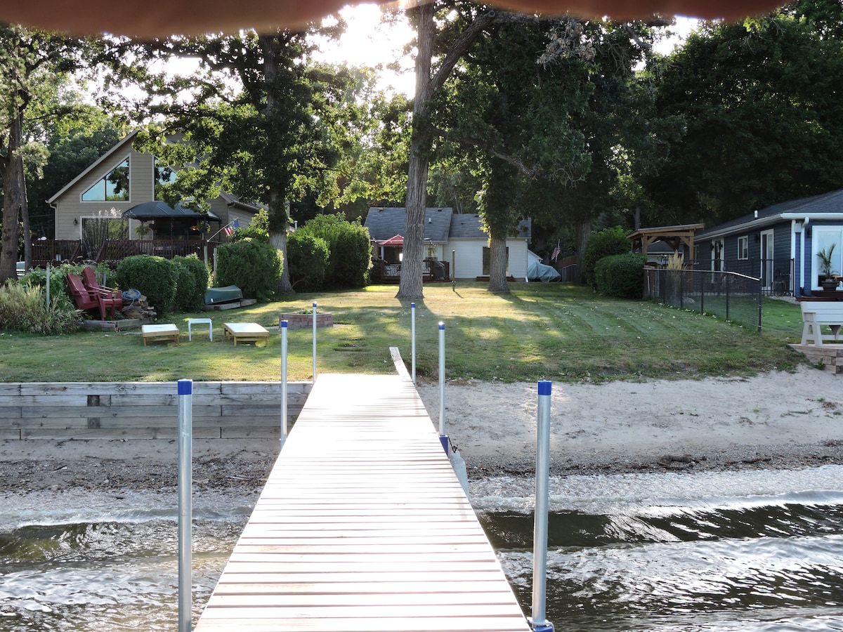 Fox River Home - Near Island Lake