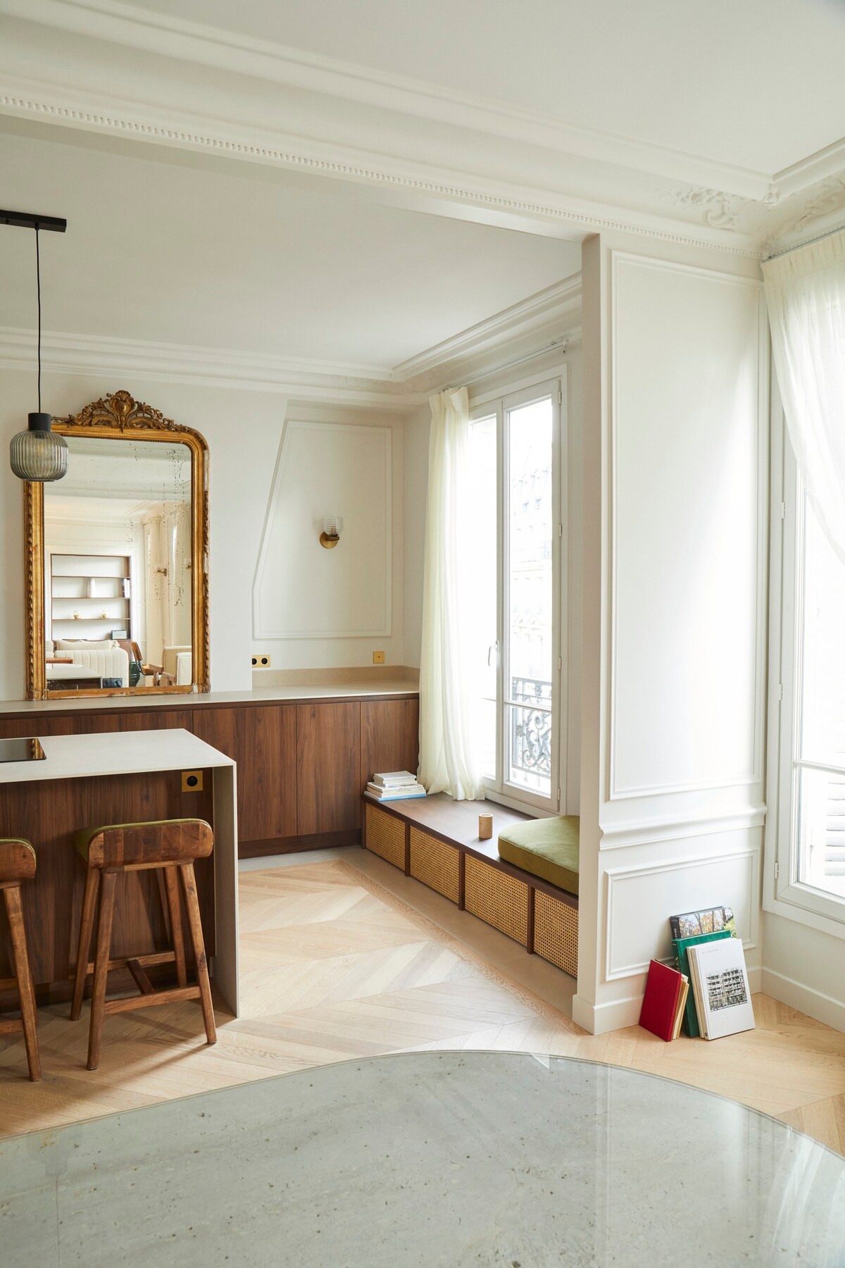 Elegant 100sqm Two Bedrooms in Marais