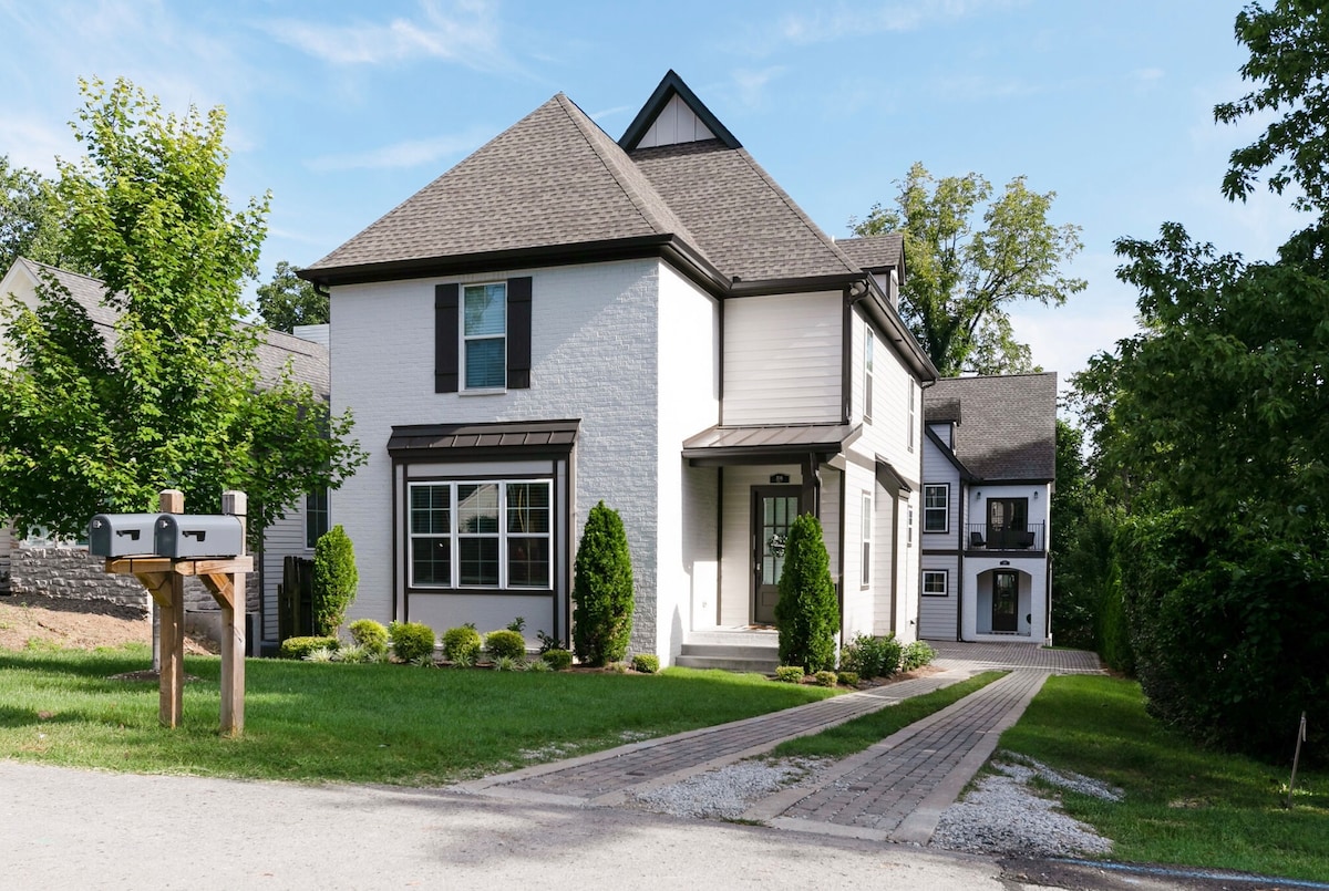 Cozy Downtown House!